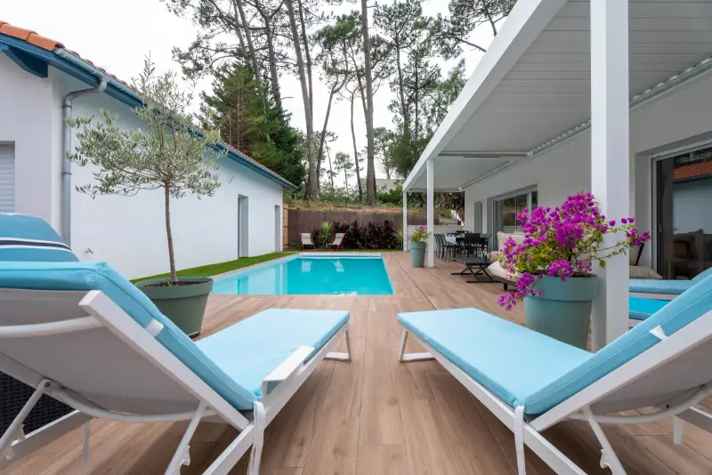Villa avec piscine et terrasse – extérieur haut de gamme